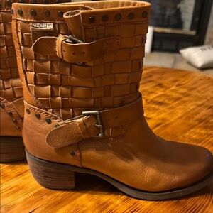 Pikolinos Tan soft boots